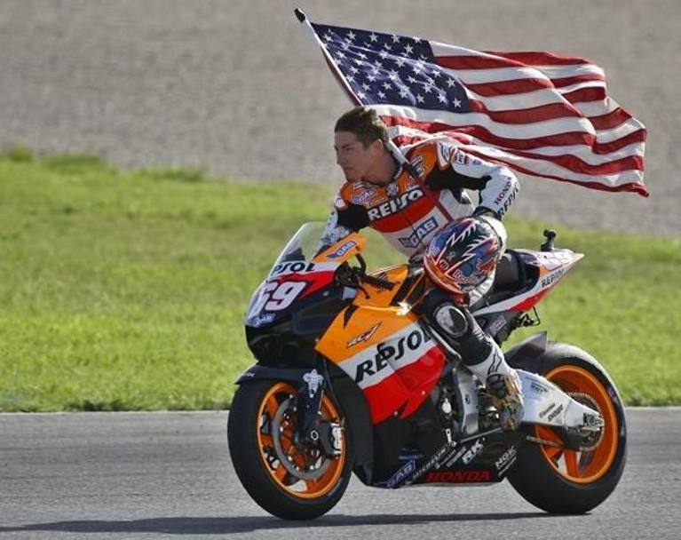 Il titolo  di Nicky Hayden. Vale k.o. L’americano rompe l’egemonia del Dottore e con 2 sole vittorie si laurea campione della MotoGP. Reuters